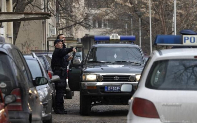 Σέρβος πέταξε την 15 ημερών κόρη του από τον τρίτο όροφο!