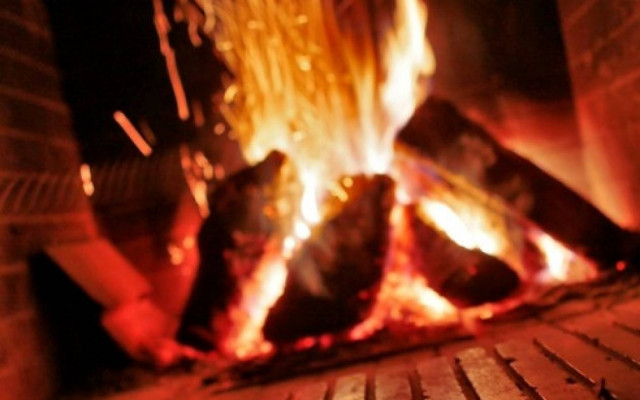 Κρήτη: Ηλικιωμένη κάηκε ζωντανή προσπαθώντας να ανάψει το τζάκι