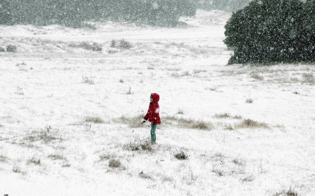 Θεσσαλονίκη: Περιορίζονται τα προβλήματα στο οδικό δίκτυο λόγω χιονιά