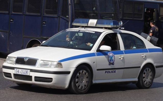 Σύμη: Διακινητής μεταναστών απειλούσε με τσεκούρι κατοίκους