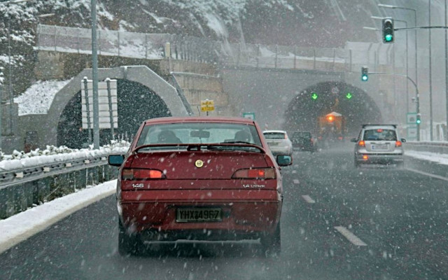 Καιρός: Ποιοι δρόμοι είναι κλειστοί – Πού χρειάζονται αντιολισθητικές