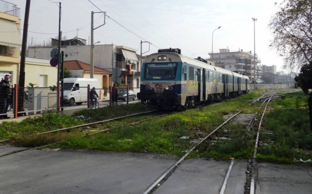 Τρένο παρέσυρε αυτοκίνητο - Ελαφρά τραυματίας ο οδηγός