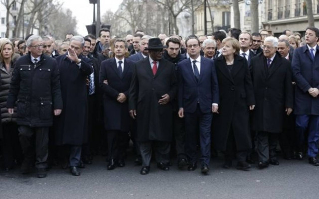 Νικολά Σαρκοζί: Έσπρωξε, έσπρωξε,... βγήκε πρώτος στην πορεία ειρήνης