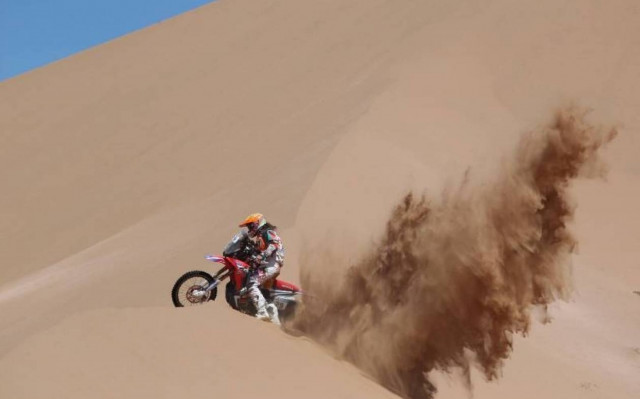 Ράλλυ Dakar 2015 8η ημέρα: Τερματισμός με το ένα χέρι