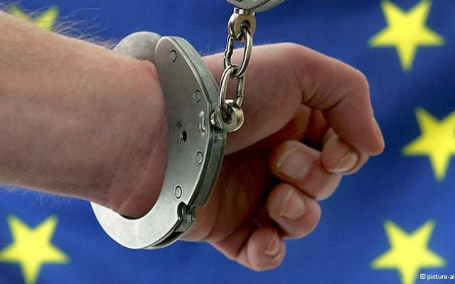 Στέφανο Φασίνα: «Το δημόσιο χρέος δεν είναι μόνο πρόβλημα της Ελλάδας»