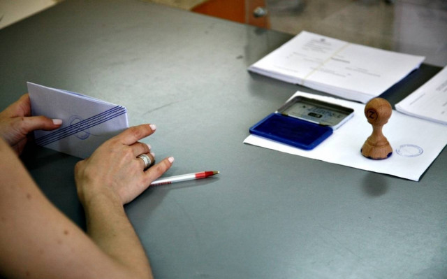 Δημοσκόπηση: Προβάδισμα 4,5 μονάδων για τον ΣΥΡΙΖΑ