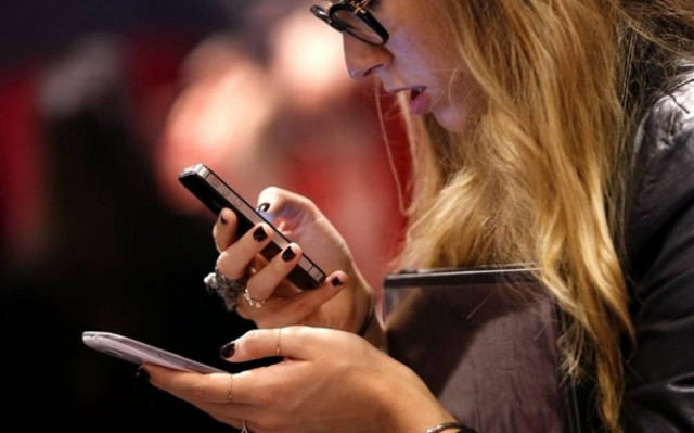 Τα smartphones αυξάνουν... τις ρυτίδες