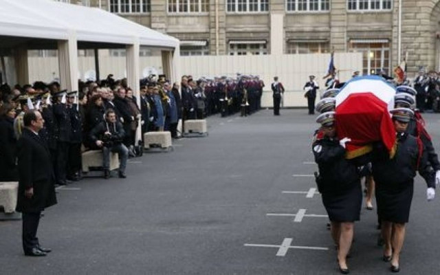 Charlie Hebdo: Η Γαλλία τιμά τα θύματα των επιθέσεων