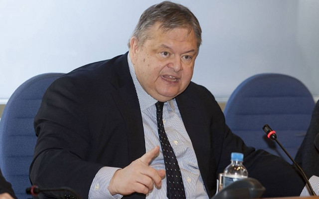 Ο Βενιζέλος «σφυρίζει» αδιάφορα για τις γερμανικές αποζημιώσεις