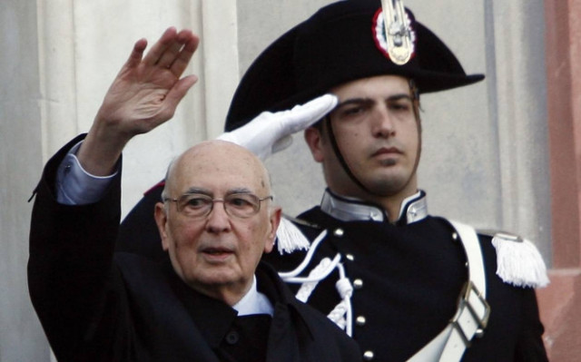 Ναπολιτάνο: Υπέγραψε την παραίτησή του και φεύγει (photos)