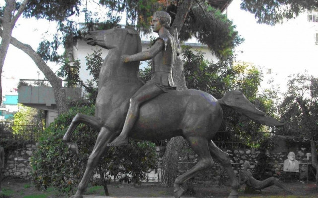 Τον ανδριάντα του Μ. Αλεξάνδρου ζητά από τον Γ. Καμίνη ο δήμαρχος Δέλτα