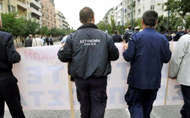 Στο ΣτΕ προσέφυγαν 35 ένστολοι για τις νέες μειώσεις στις αποδοχές τους