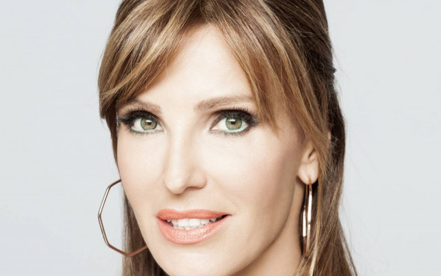 Η Χατζηβασιλείου ανοίγει τα πρώτα πακέτα του 2015