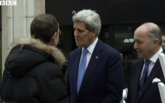 Charlie Hebdo: Επίσκεψη του Τζον Κέρι στον τόπο του μακελειού (video)