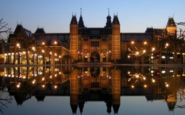 Για αυτές τις εκθέσεις αξίζει να ταξιδέψεις