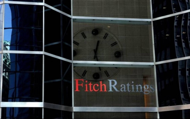 Ο οίκος Fitch υποβάθμισε το outlook της Ελλάδας