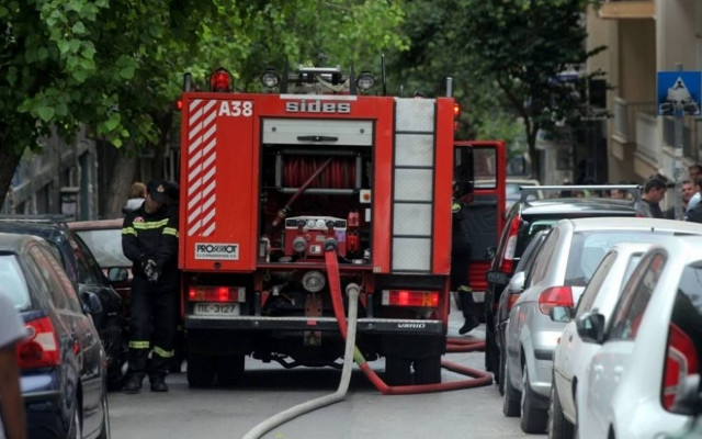 Πυρκαγιά σε οχήματα στην Αιδηψό