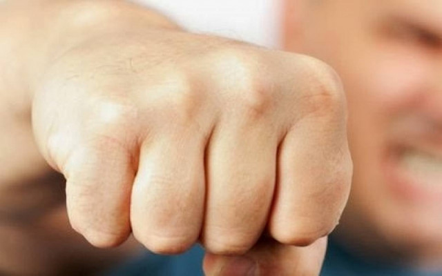 Επίθεση έξι ατόμων εναντίον καταστηματάρχη στο Ν. Ηράκλειο