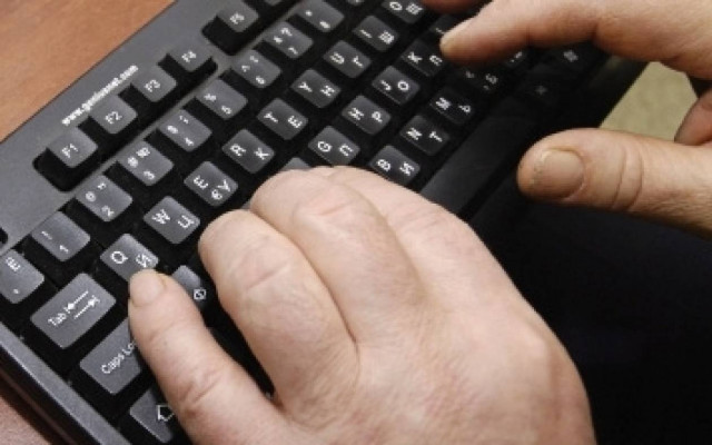 Guardian: Μυστικές υπηρεσίες παρακολουθούσαν e-mails δημοσιογράφων