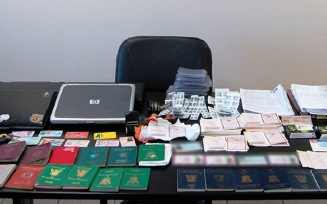 Εντοπίσθηκε εργαστήριο κατάρτισης πλαστών εγγράφων