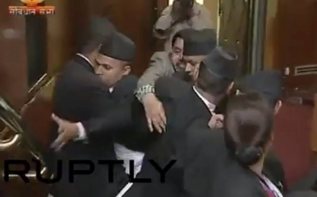 Νεπάλ: Άναψαν τα αίματα μεταξύ των βουλευτών – αρένα το κοινοβούλιο