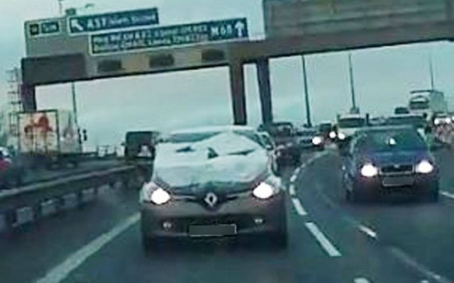 Βρετανία: Οδηγούσε χωρίς να… βλέπει! (video)