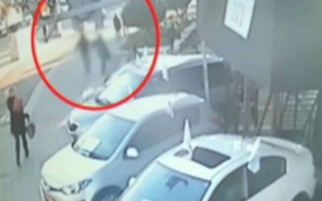 Ισραήλ: 23χρονος μαχαιρώνει πισώπλατα γυναίκα (video)