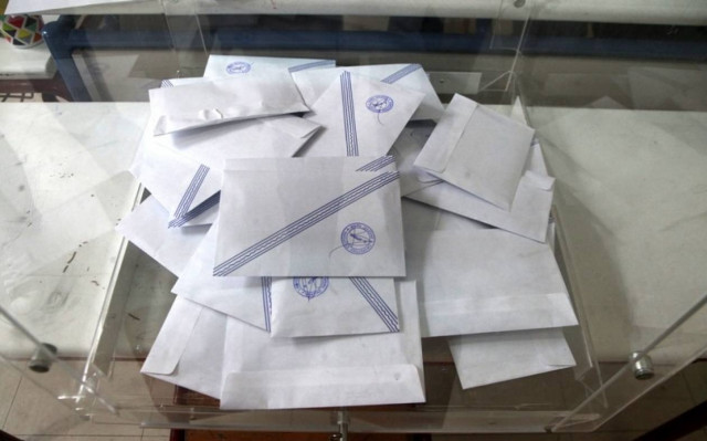 Δημοσκόπηση: Προβάδισμα ΣΥΡΙΖΑ με 4,9%