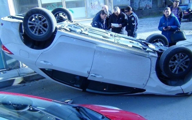 Απίστευτο τροχαίο στα Γρεβενά (Pics&Vid)