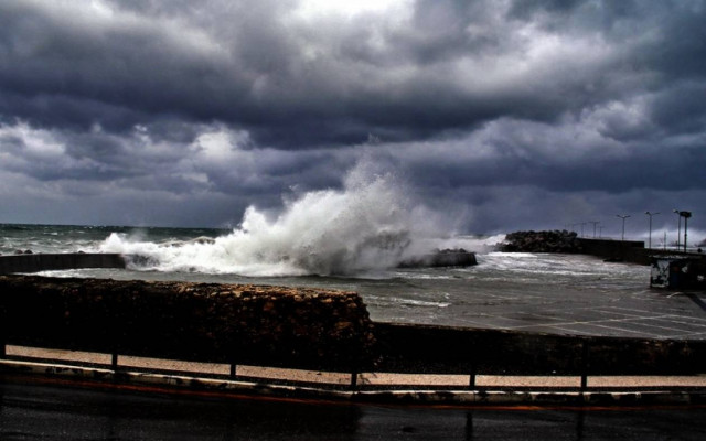 «Αγριεύει» ο καιρός με καταιγίδες και ισχυρούς νοτιάδες