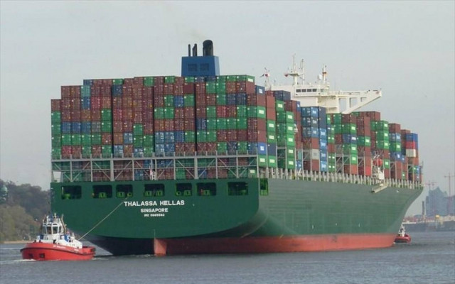 Πρόσκρουση φορτηγού πλοίου στο λιμάνι του Κερατσινίου