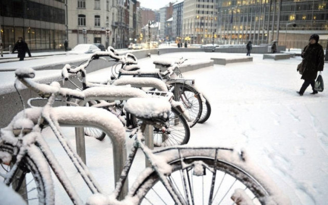 Χιόνι και πάγος ταλαιπωρούν τους Βέλγους