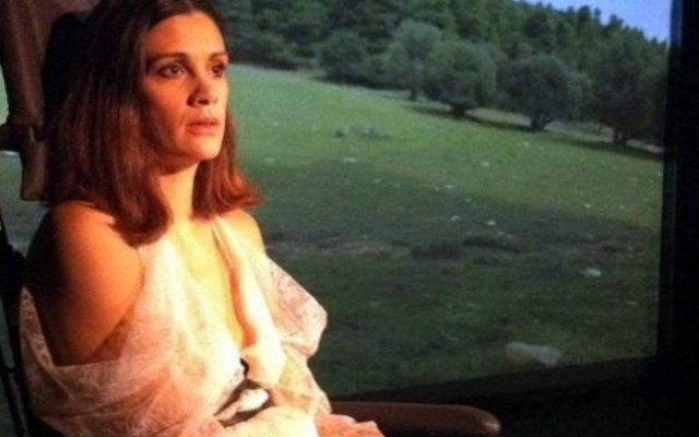 Εκλογές 2015:Παπαχαραλάμπους: Το οργισμένο μήνυμά της παρακολουθώντας τα exit polls