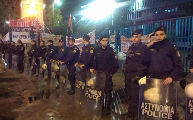 Αποτελέσματα εκλογών: ΜΑΤ έξω από το Ραδιομέγαρο της Αγ. Παρασκευής