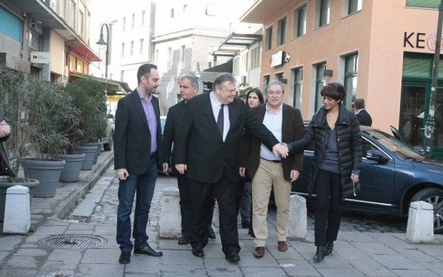 Εκλογές 2015: Τώρα θυμήθηκε το λαό και τα... παιδιά ο Βενιζέλος