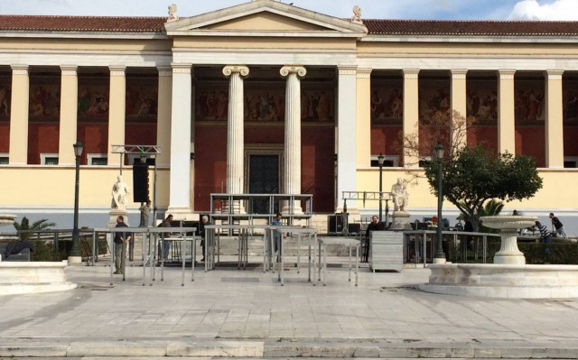 Εκλογές 2015: Στήνεται η εξέδρα για τον Τσίπρα στα Προπύλαια (photos)