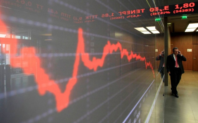 Στα κόκκινα βάφτηκε το ΧΑ: Μεγάλες απώλειες, πιέσεις στις τράπεζες