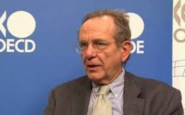 Βρυξέλλες: «Εξεύρεση αποδεκτής λύσης για το ελληνικό χρέος», λέει ο Ιταλός Υπ. Οικ