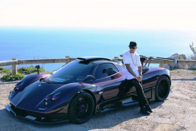 F1: Ο Lewis Hamilton σε Κυριακάτικη βόλτα με το Pagani Zonda 760LH