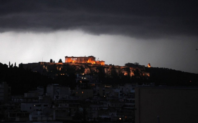 «Αγριεύει» ο καιρός - Ισχυρές καταιγίδες σε όλη τη χώρα