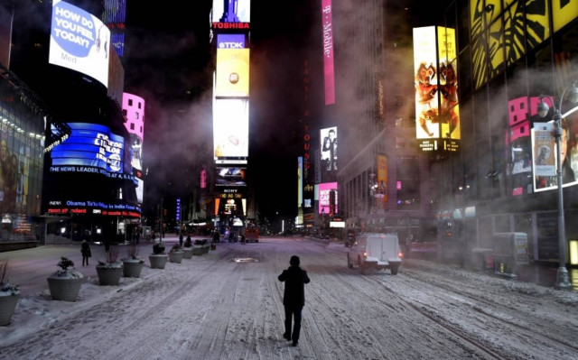 Ασθενέστερη απ'ό,τι αναμενόταν η χιονοθύελλα στη Ν. Υόρκη