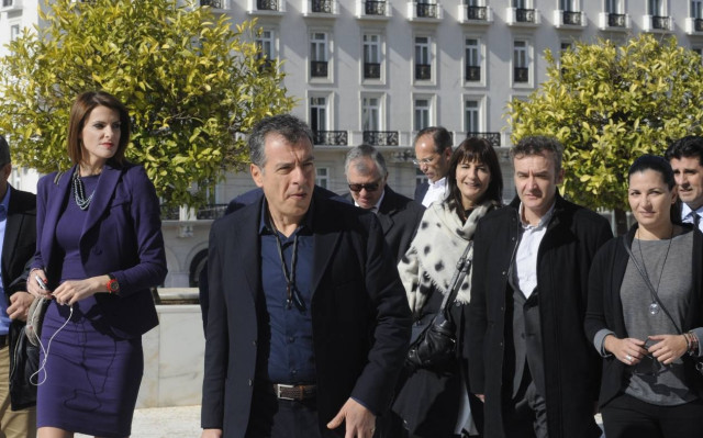 Θεοδωράκης: Να μην πάει μόνος του ο ΣΥΡΙΖΑ στην Ευρώπη