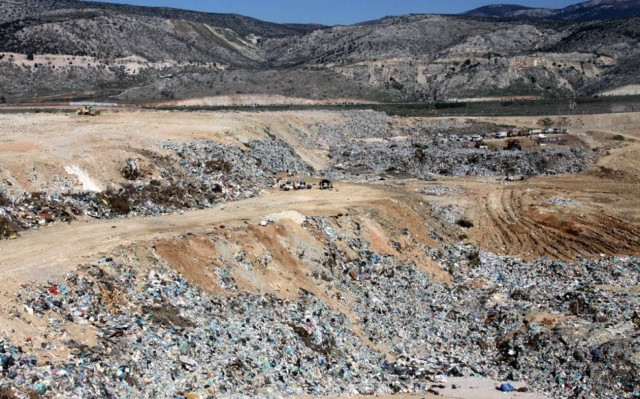 Προσωρινά στον ΧΥΤΑ Φυλής τα σκουπίδια της Τρίπολης