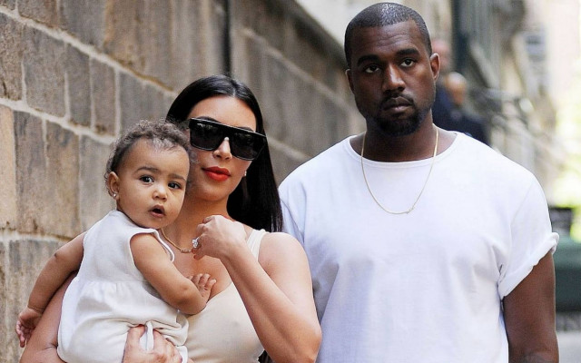 Ποιος πέταξε το κινητό του Kanye West στη λεκάνη;