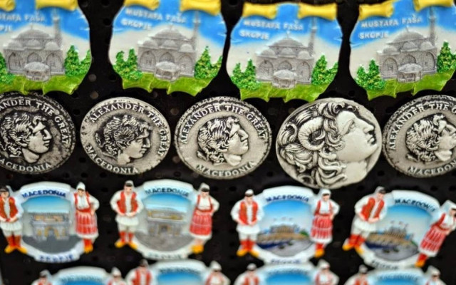 Πρόκληση: Σουβενίρ Σκοπιανών με την Μακεδονία (pics)