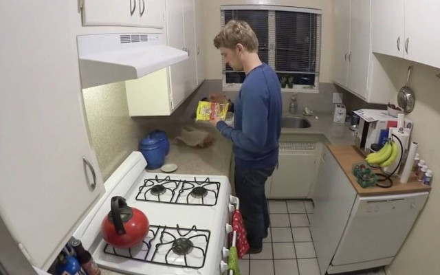 Πώς μαγειρεύουν οι άνδρες και πώς οι γυναίκες (video)