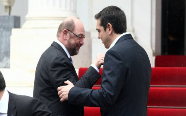 Τα πειράγματα του Σουλτς στον Τσίπρα για την... αόρατη γραβάτα (photos)