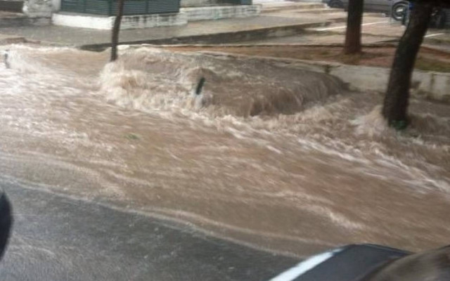 Πλημμύρισαν σπίτια και καταστήματα στην Άρτα – Χιόνια στα ορεινά