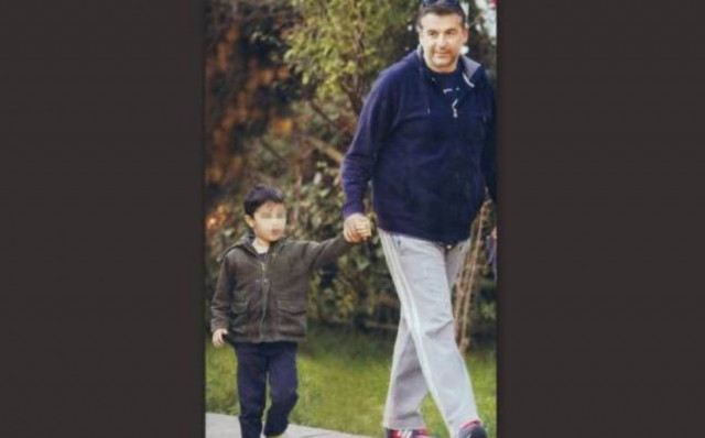 Γιώργος Λιάγκας: Μεσημεριανή βόλτα με τον γιο του στην Γλυφάδα