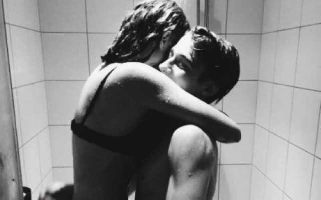 Οκτώ αισθησιακά προκαταρκτικά στο ντους!